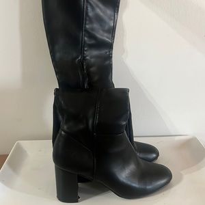 BNWT black leather knee high boots never worn!